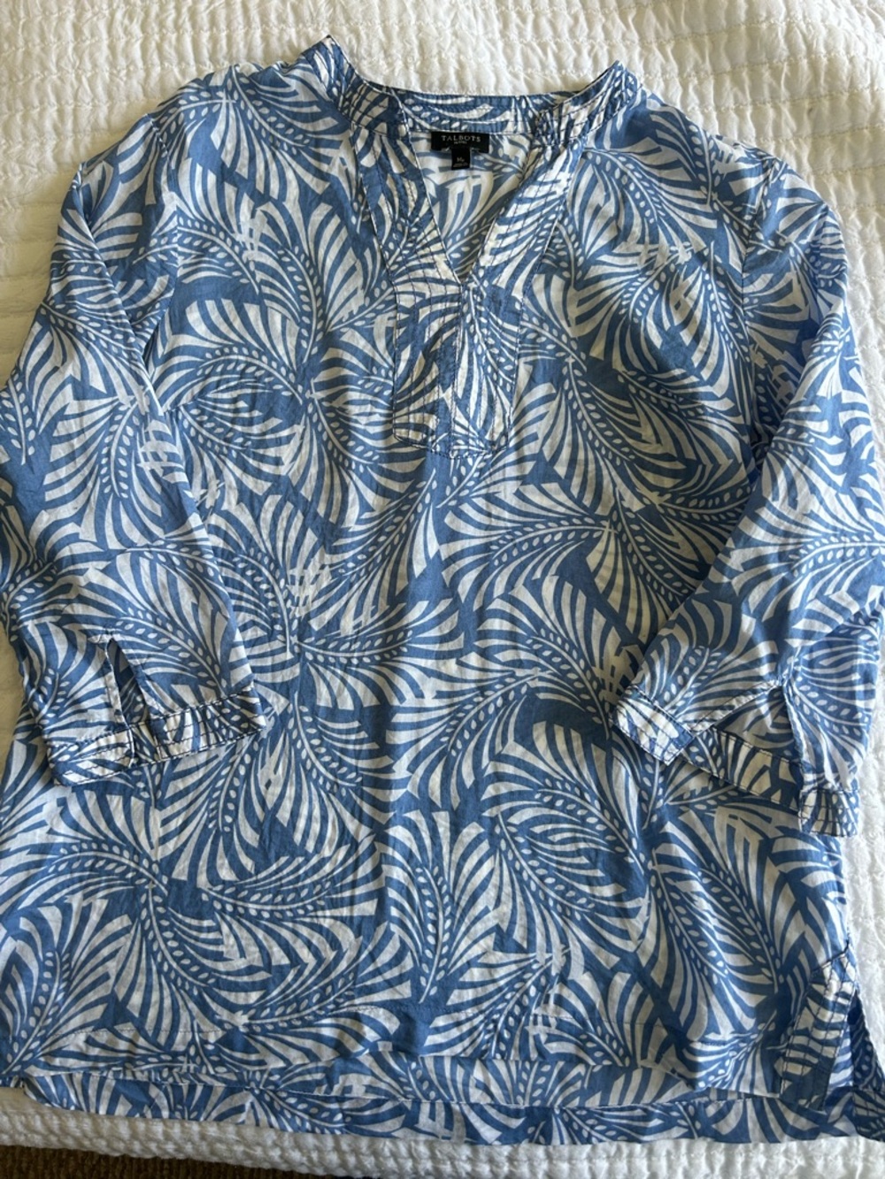 Talbots Blue and White Printed 3/4-Sleeve lightweight Blouse size--medium